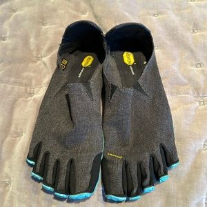 Vibram CVT LB men’s shoes, Size US 11/EU. 45 in Gray with Blue accents